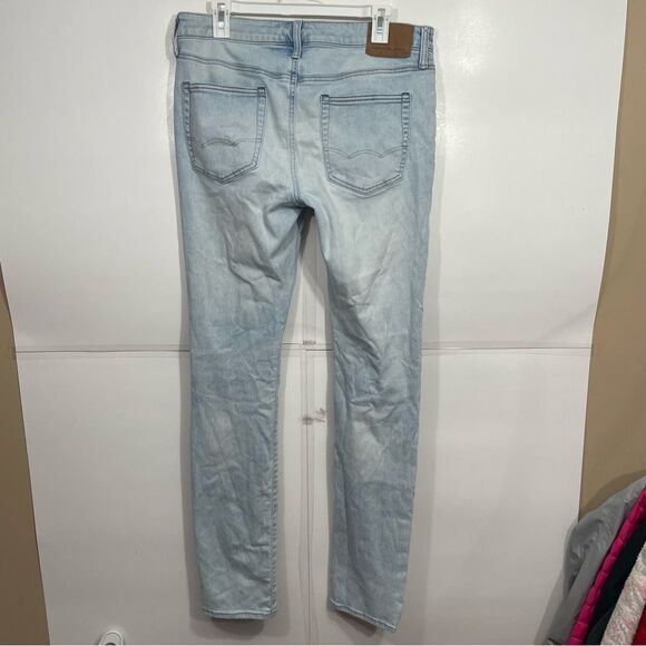 American Eagle 34x34 Light Wash Distressed Jeans - Picture 2 of 6